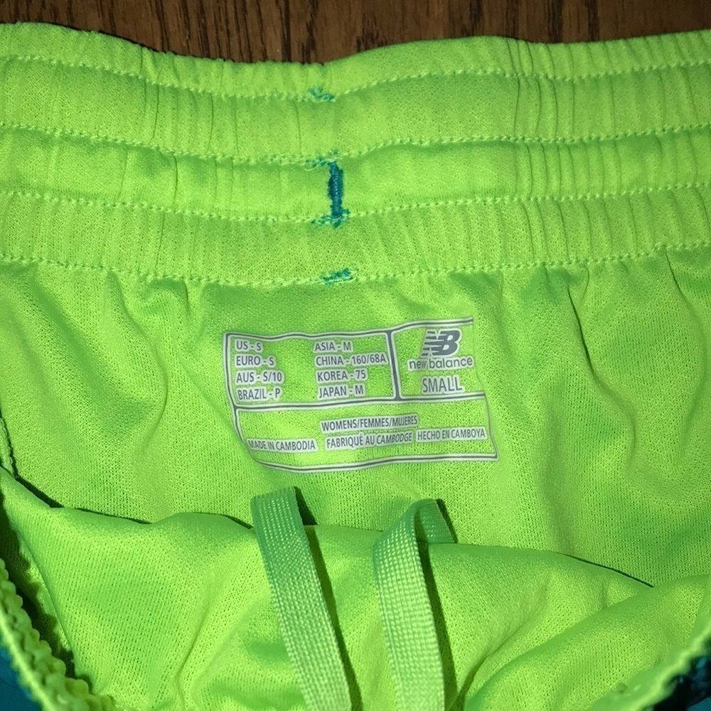 ‎Women’s New Balance Running Shorts size Small - Picture 3 of 6